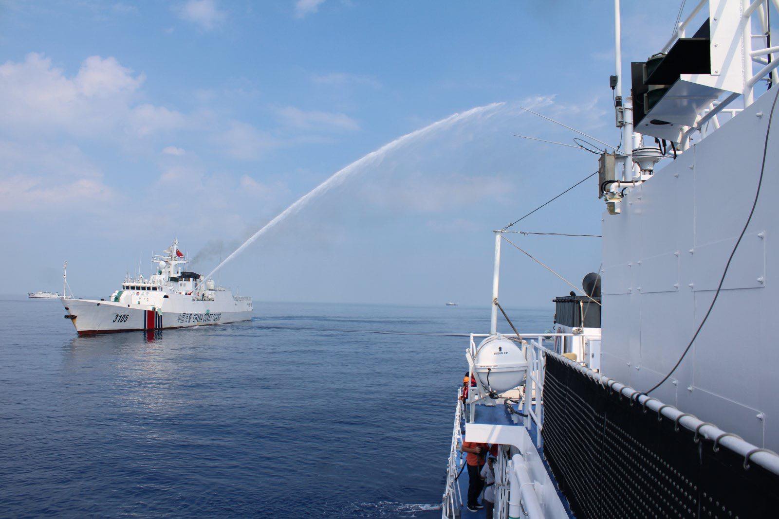 Chinese vessel blasts water cannon at Filipino vessel