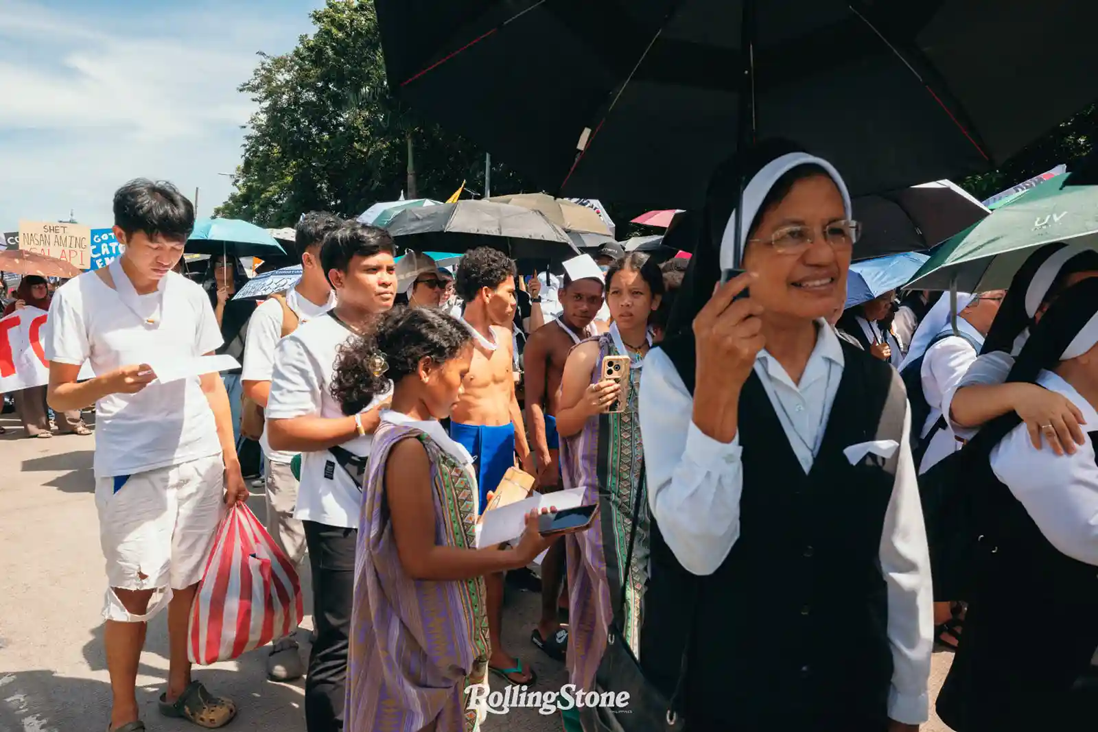 filipino citizens and a nun at baha sa luneta rally