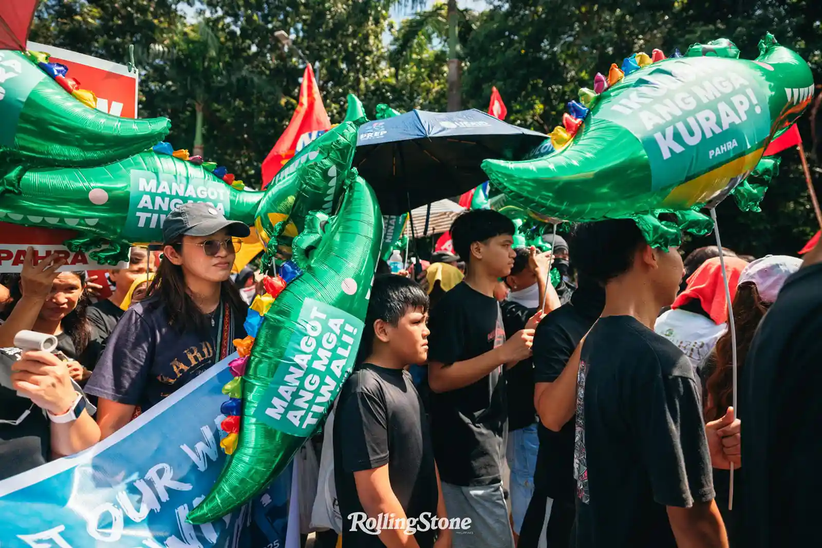 protesters at baha sa luneta rally with alligator balloons