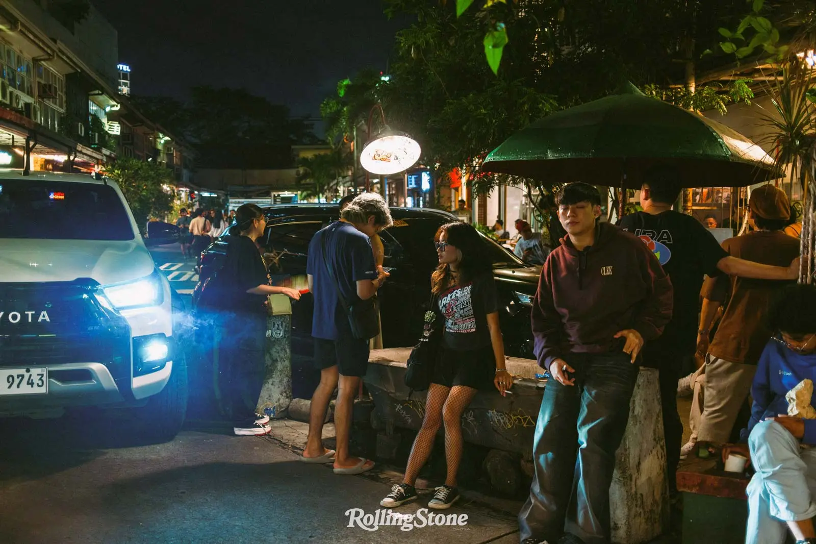 cubao expo bathtubs smoking area rolling stone philippines